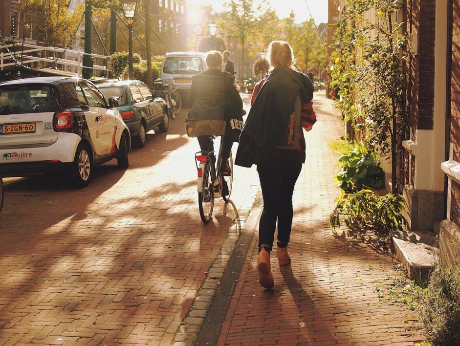 Hoe delen fietsers en voetgangers veilig de ruimte?